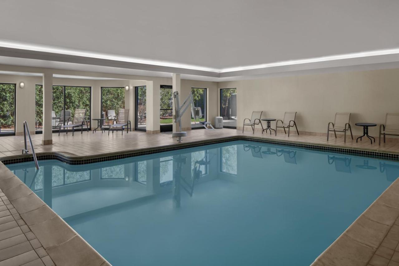 Courtyard Detroit Brighton Hotel Luaran gambar