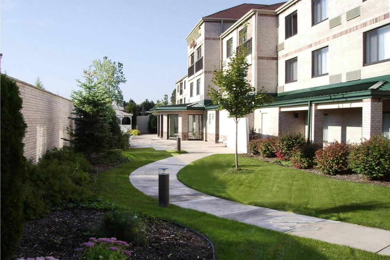 Courtyard Detroit Brighton Hotel Luaran gambar