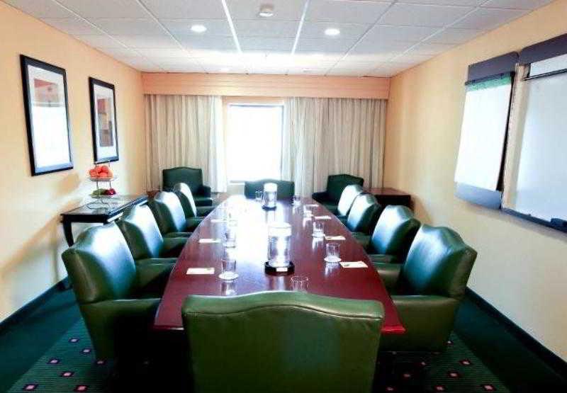 Courtyard Detroit Brighton Hotel Servis gambar
