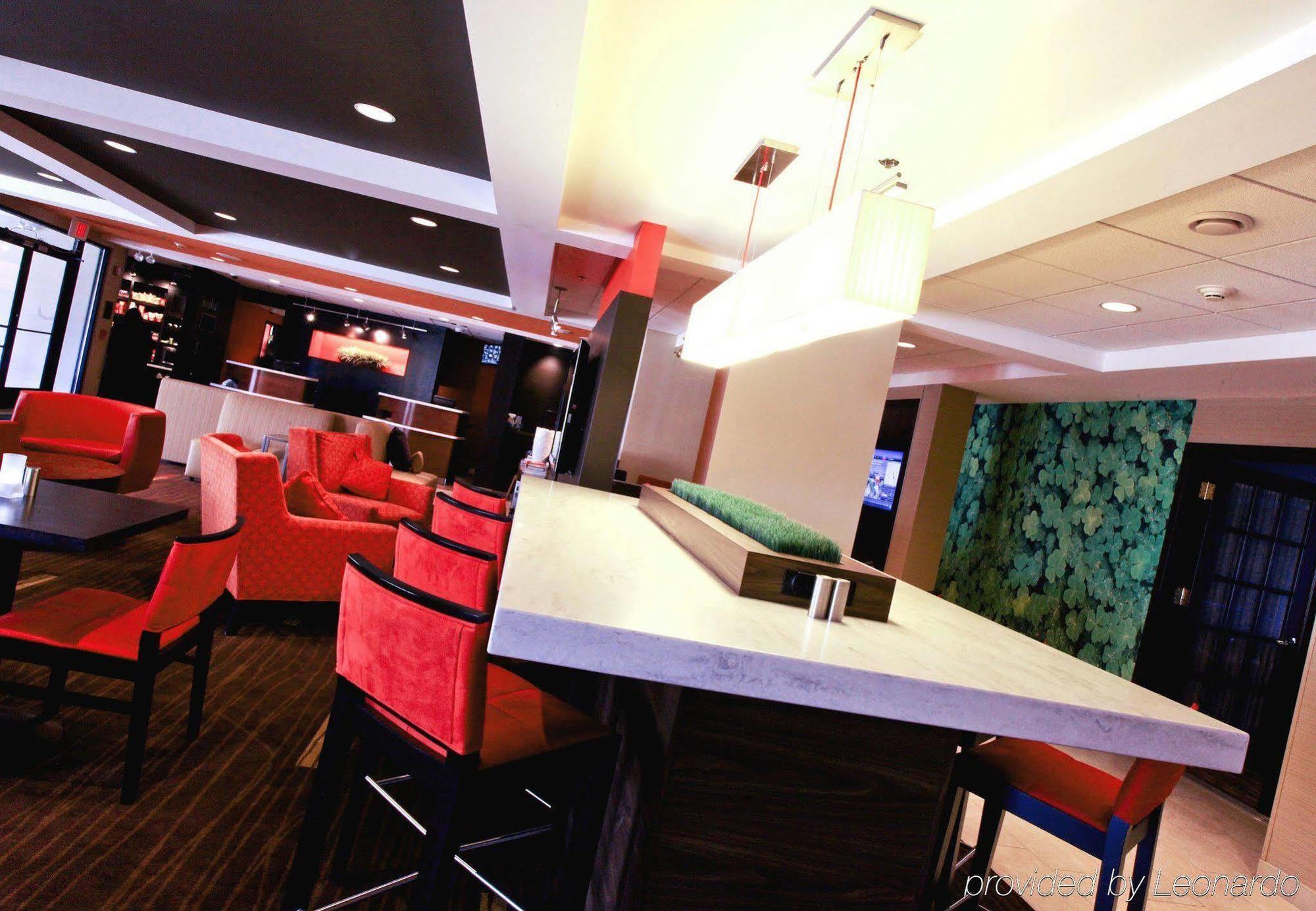 Courtyard Detroit Brighton Hotel Restoran gambar