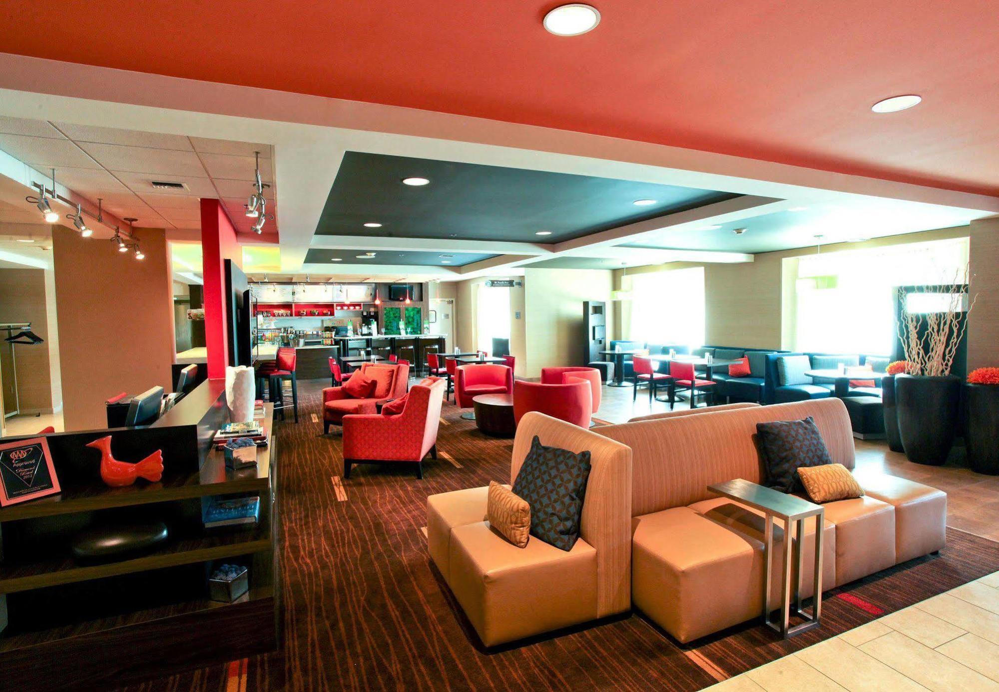 Courtyard Detroit Brighton Hotel Dalaman gambar